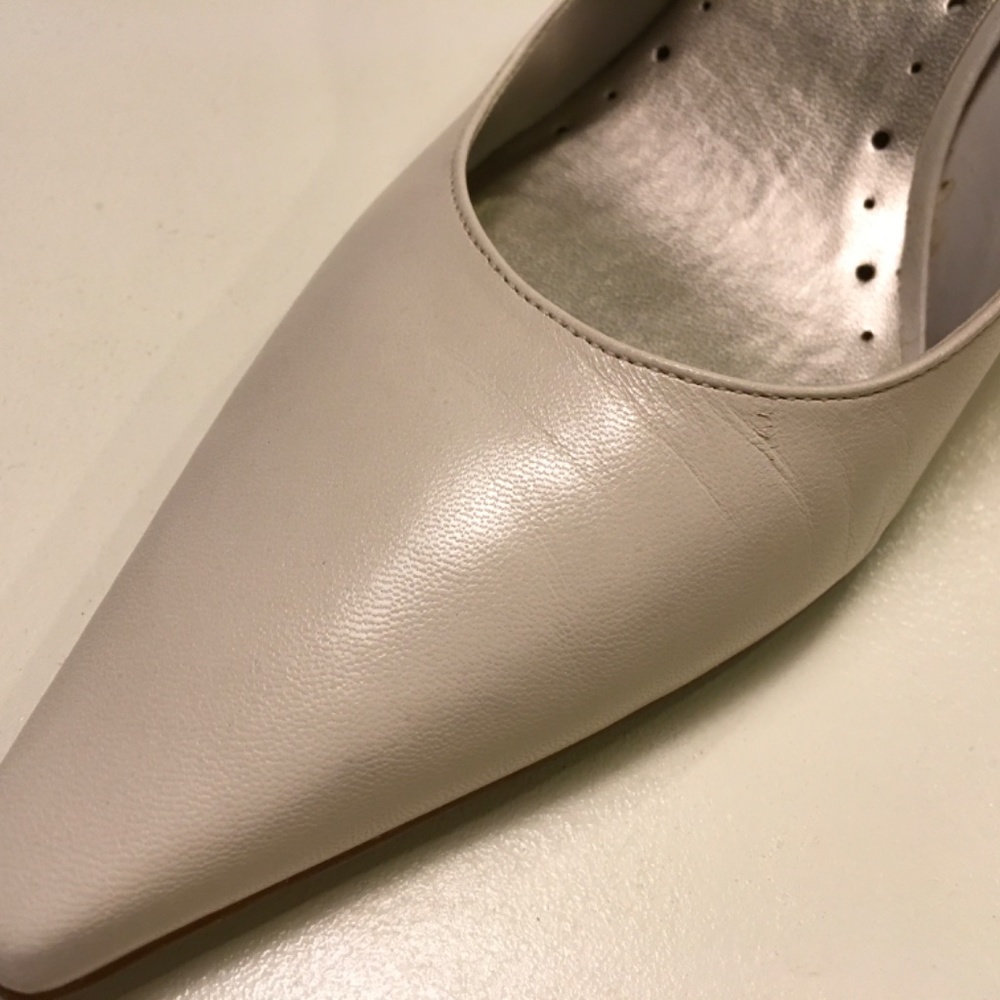 MICHELLE D Leather Heels Pumps Size 9 Cream Bone - Picture 9 of 9